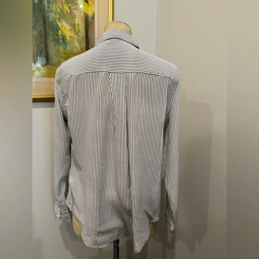 Spanx Washable Silk Long-Sleeve Shirt in Cedar/True Ivory Size Medium - Picture 4 of 8